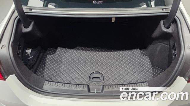 Mercedes-Benz E-Class 2024 — photo 25