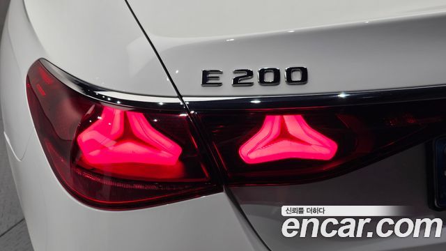 Mercedes-Benz E-Class 2024 — photo 9