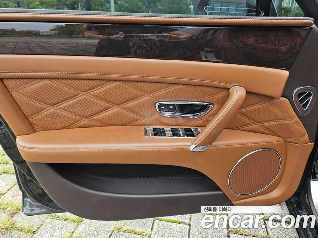 Bentley Flying Spur 2015 — photo 13