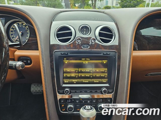Bentley Flying Spur 2015 — photo 18