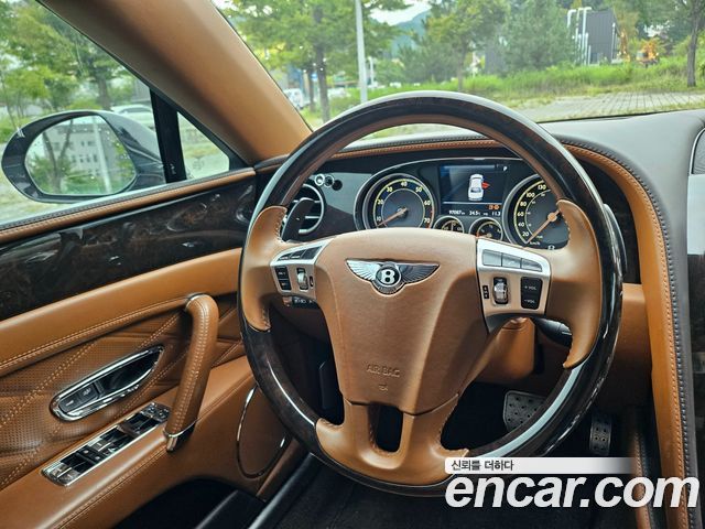 Bentley Flying Spur 2015 — photo 19
