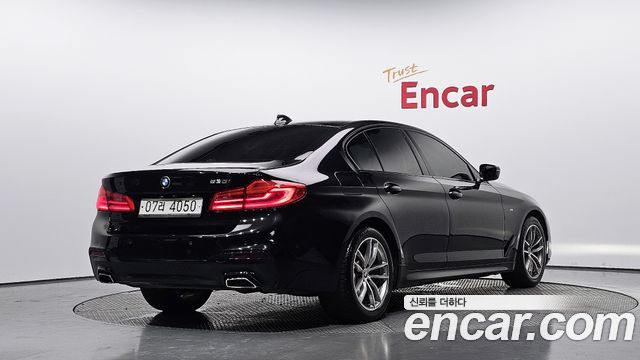 BMW 5-Series 2017 — photo 2
