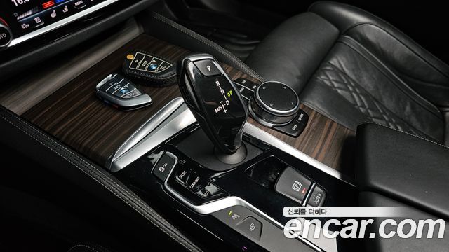 BMW 5-Series 2017 — photo 12