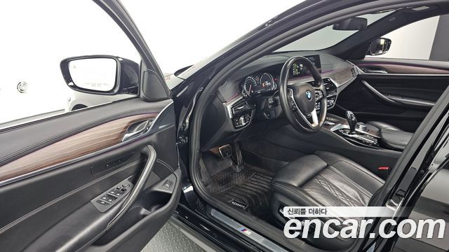 BMW 5-Series 2017 — photo 13