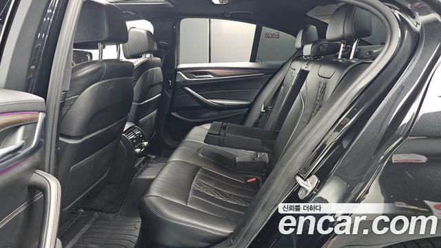 BMW 5-Series 2017 — photo 17