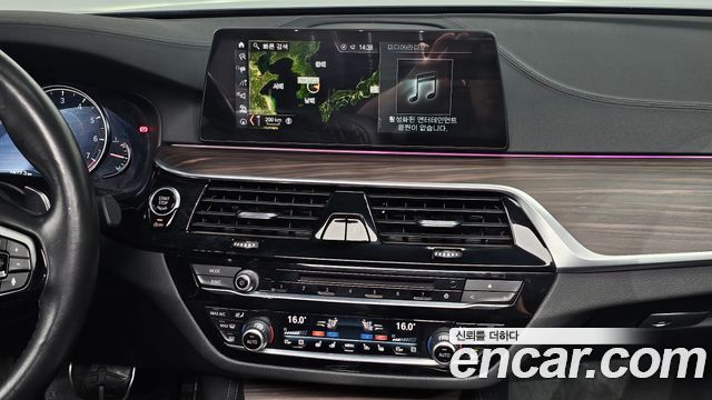 BMW 5-Series 2017 — photo 19