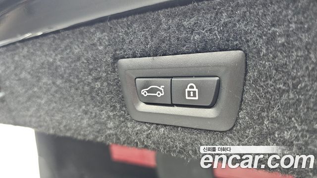 BMW 5-Series 2017 — photo 25