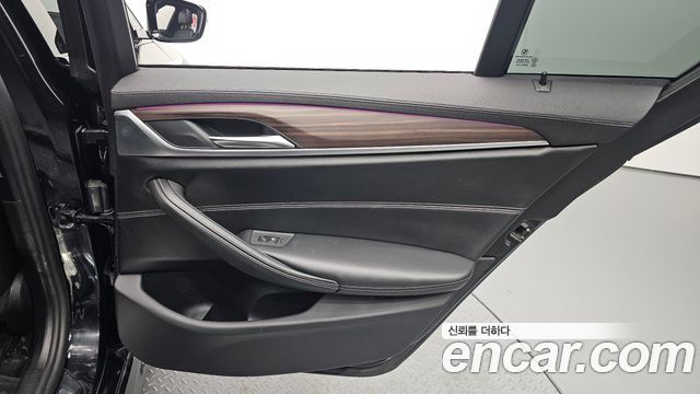 BMW 5-Series 2017 — photo 15