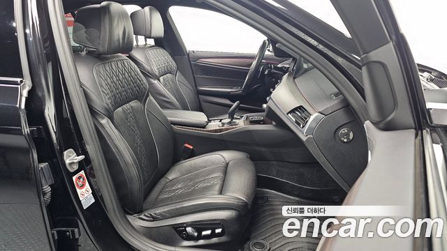 BMW 5-Series 2017 — photo 16