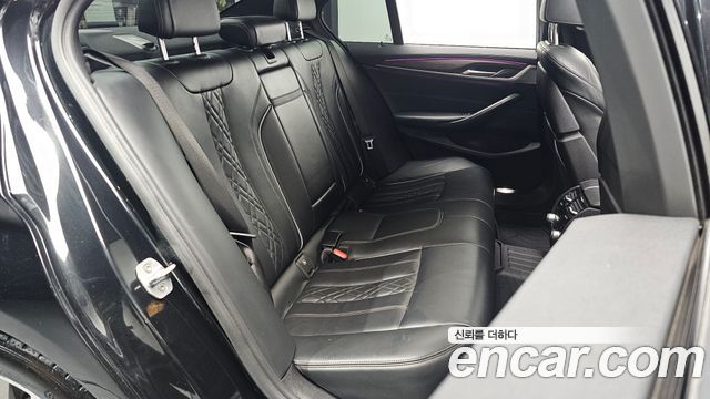 BMW 5-Series 2017 — photo 30