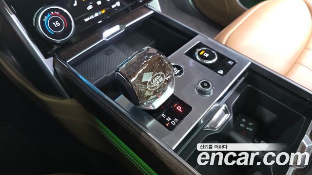 Land Rover Range Rover 2023 — photo 12
