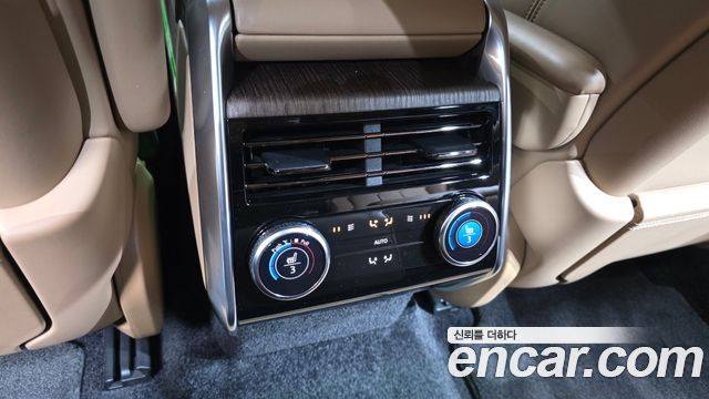Land Rover Range Rover 2023 — photo 24