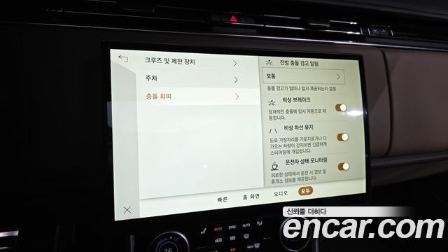 Land Rover Range Rover 2023 — photo 28