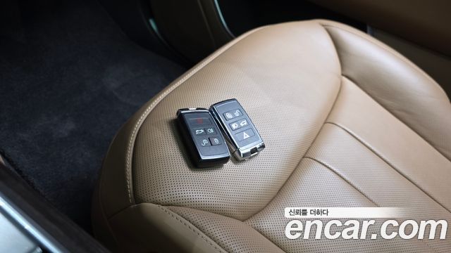 Land Rover Range Rover 2023 — photo 32