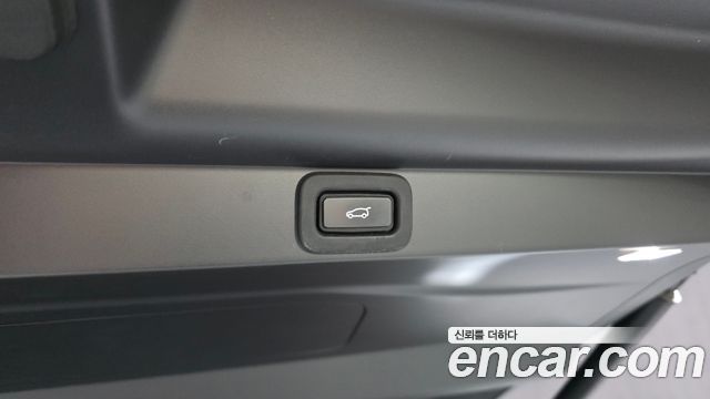 Land Rover Range Rover 2023 — photo 36