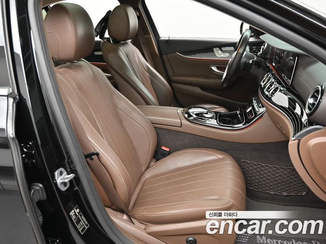 Mercedes-Benz E-Class 2019 — photo 10