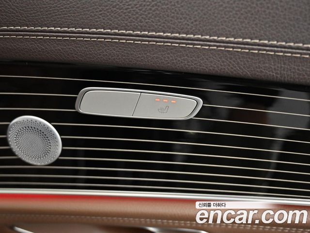 Mercedes-Benz E-Class 2019 — photo 16