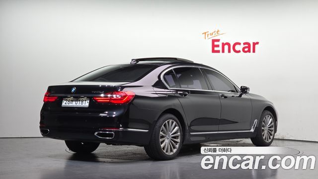 BMW 7-Series 2016 — photo 2