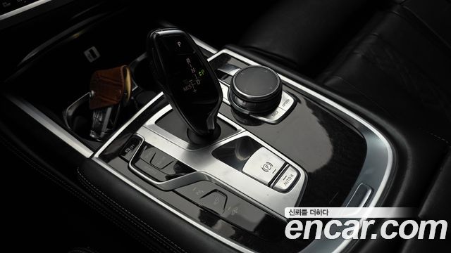 BMW 7-Series 2016 — photo 9