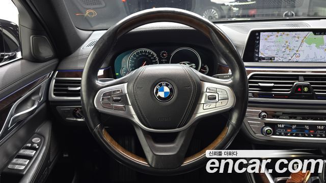 BMW 7-Series 2016 — photo 13