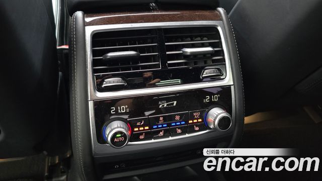 BMW 7-Series 2016 — photo 16