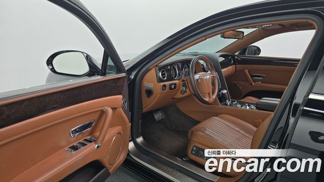 Bentley Flying Spur 2018 — photo 13