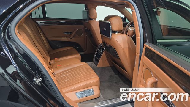 Bentley Flying Spur 2018 — photo 17