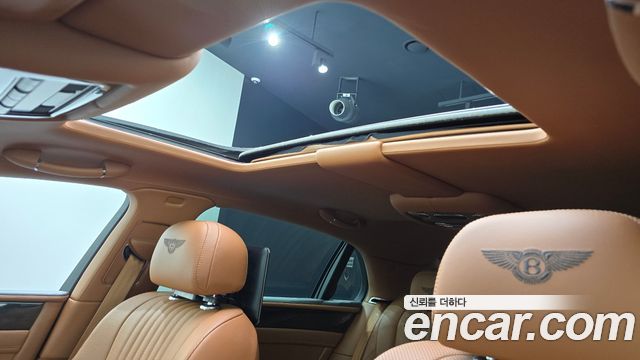 Bentley Flying Spur 2018 — photo 24