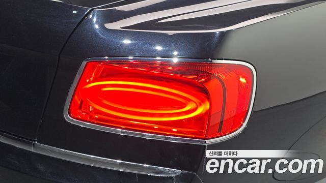 Bentley Flying Spur 2018 — photo 9