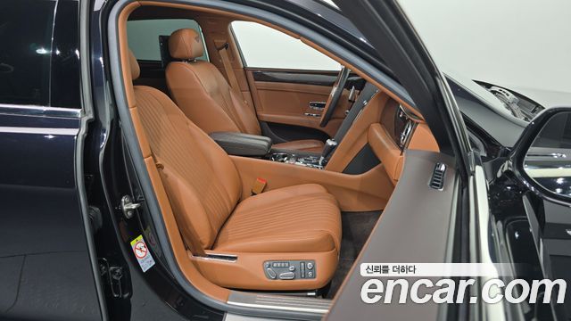 Bentley Flying Spur 2018 — photo 16