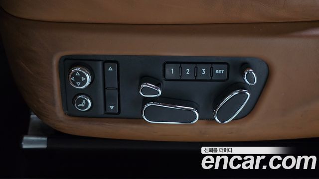 Bentley Flying Spur 2018 — photo 32