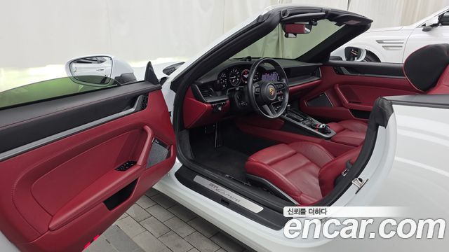 Porsche 911 2021 — photo 13