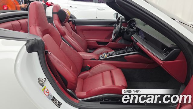 Porsche 911 2021 — photo 17