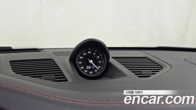 Porsche 911 2021 — photo 27