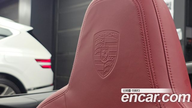 Porsche 911 2021 — photo 28