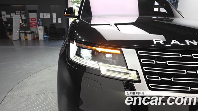 Land Rover Range Rover 2023 — photo 8
