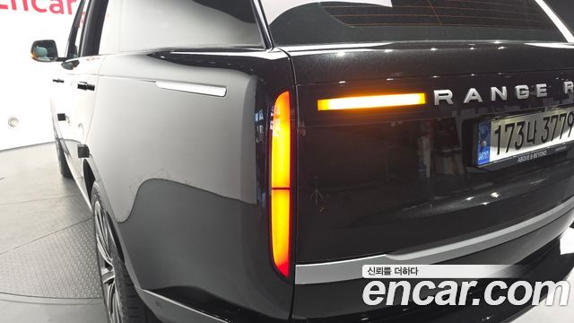 Land Rover Range Rover 2023 — photo 9