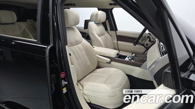 Land Rover Range Rover 2023 — photo 16