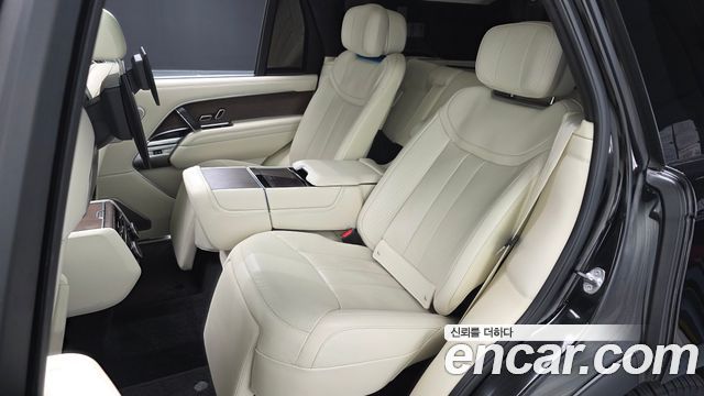 Land Rover Range Rover 2023 — photo 30