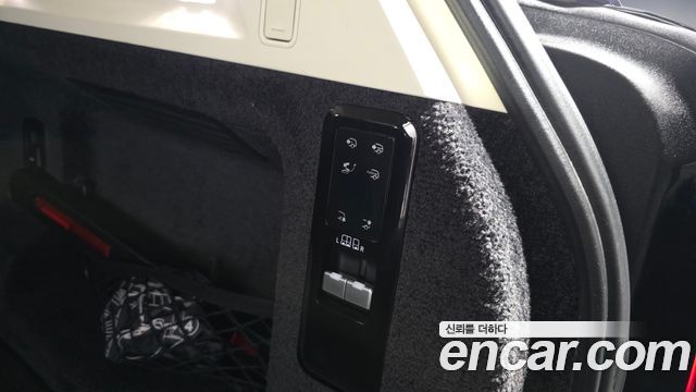 Land Rover Range Rover 2023 — photo 32