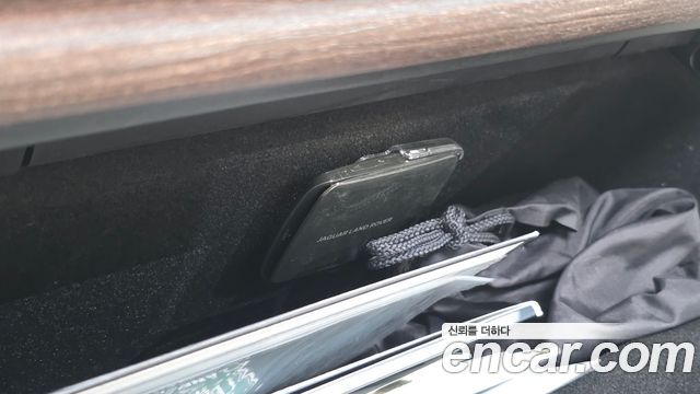 Land Rover Range Rover 2023 — photo 34