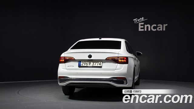 Volkswagen Jetta 2023 — photo 4