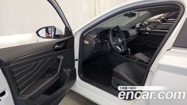 Volkswagen Jetta 2023 — photo 13