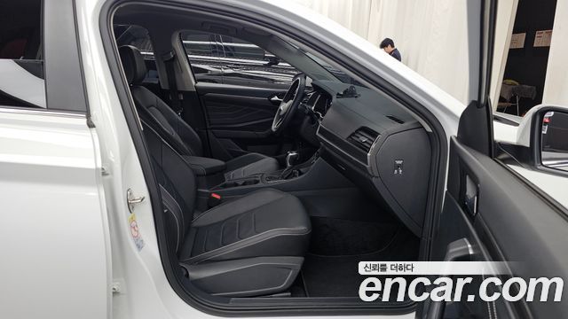 Volkswagen Jetta 2023 — photo 17