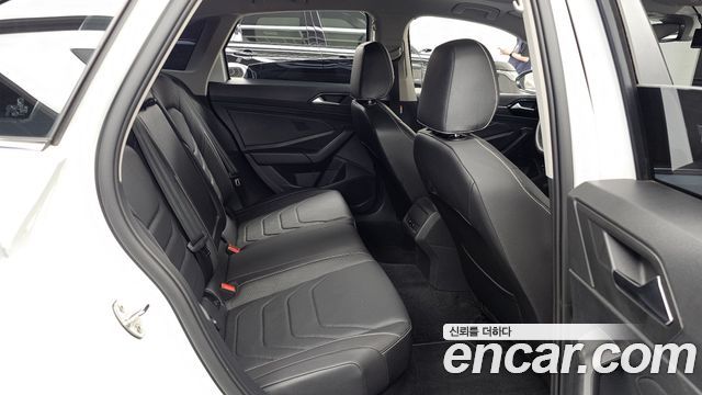 Volkswagen Jetta 2023 — photo 18