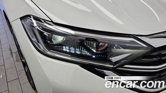 Volkswagen Jetta 2023 — photo 8
