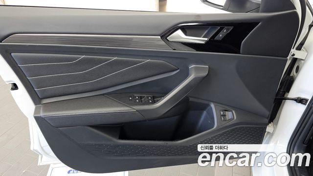 Volkswagen Jetta 2023 — photo 14
