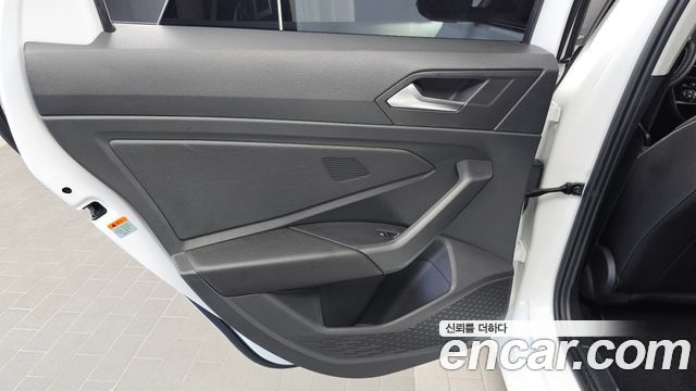 Volkswagen Jetta 2023 — photo 15