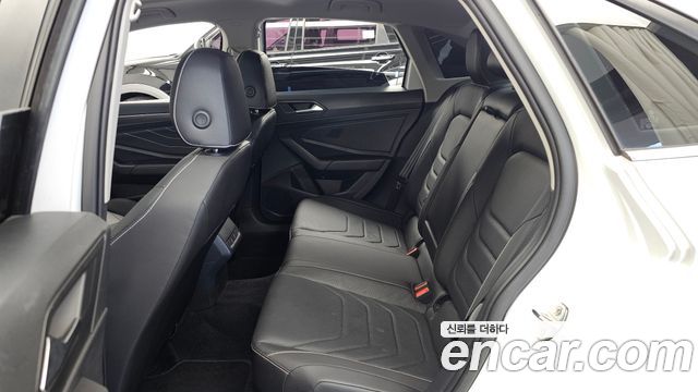 Volkswagen Jetta 2023 — photo 16
