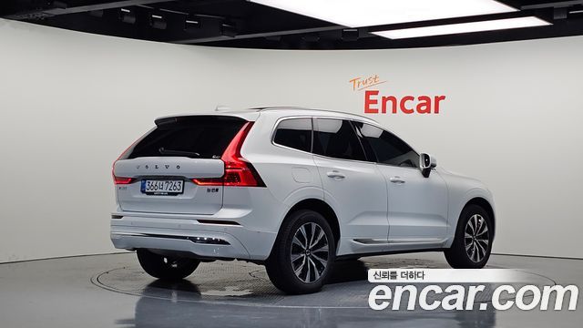 Volvo XC60 2025 — photo 2